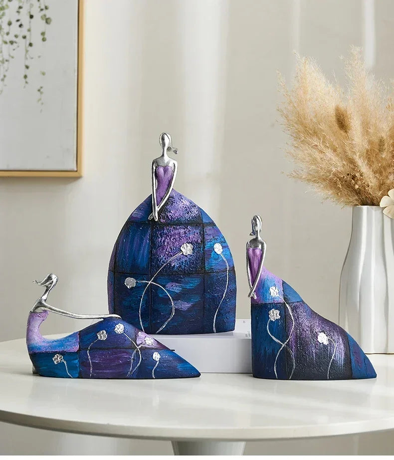 Statua donna con gonna 1 viola/blu